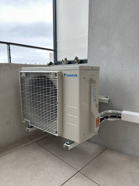 Installation d’un climatiseur monosplit DAIKIN avec au Pradet dans le Var
