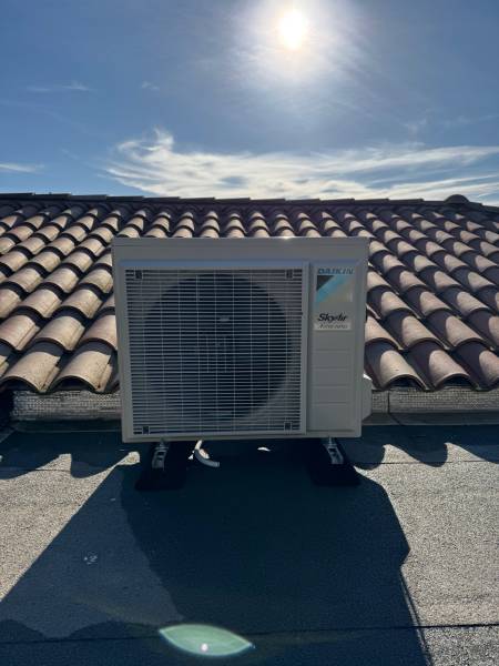 Installation de climatisation gainable Airzone avec Wi-Fi à Hyères et dans le Var